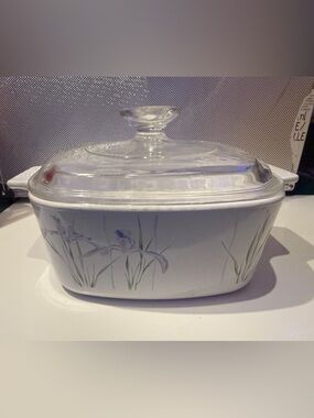 Corning Ware casserole 1.5L dish Shadow Iris pattern.